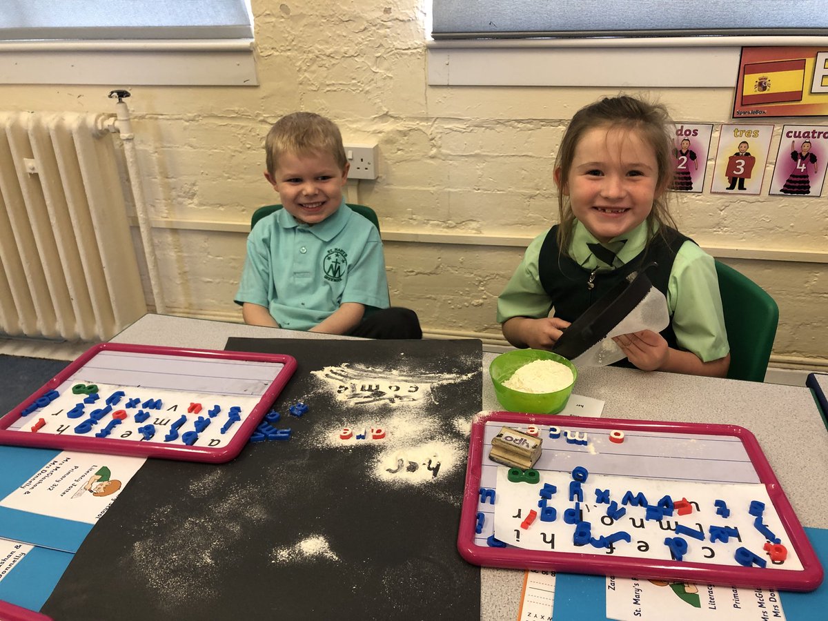 StMarysPS14's tweet image. Learning together in P3/2 👫 #commonwords
#uplevellingsentences