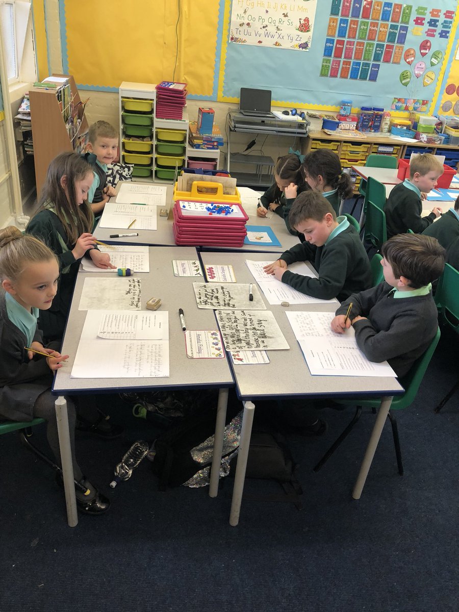 StMarysPS14's tweet image. Learning together in P3/2 👫 #commonwords
#uplevellingsentences