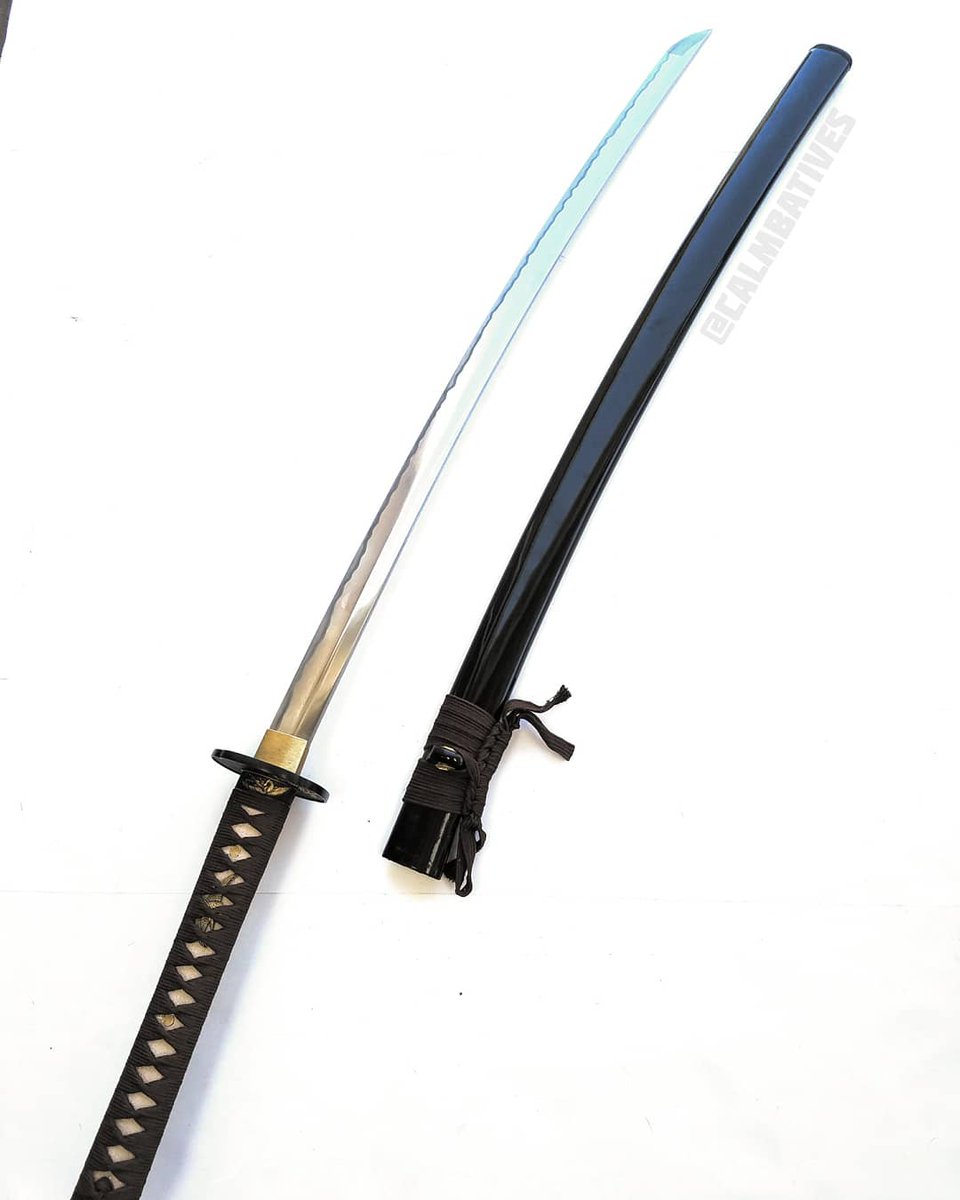 I've always been more ninja than samurai but, man, is the Mizutori Katana from @coldsteelknives impressive. The 1095 high-carbon steel blade is razor sharp with gorgeous harmon. My full review is in the current issue of <a href="/RecoilMag/">RECOIL (Official)</a>.
#coldsteelknives #katana #samuraisword