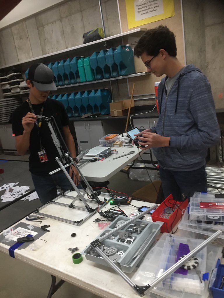 Getting around to testing our motor and chain. No casualties as of yet! 

#ROVERRUCKUS #omgrobots #firsttechchallenge #ftc #backcountryrobotics