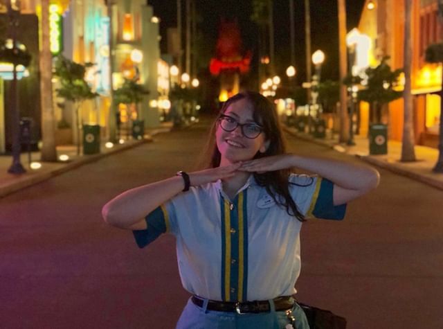NazCFLW's tweet photo. "The Disney College Program isn’t just going to work and getting into Disney for free, it's who you meet and interact with that truly makes it special. You are always making magic for people whether you know it or not. For me, one interaction stands out.… https://t.co/91iBpD3aTs https://t.co/nPHniMtIkT