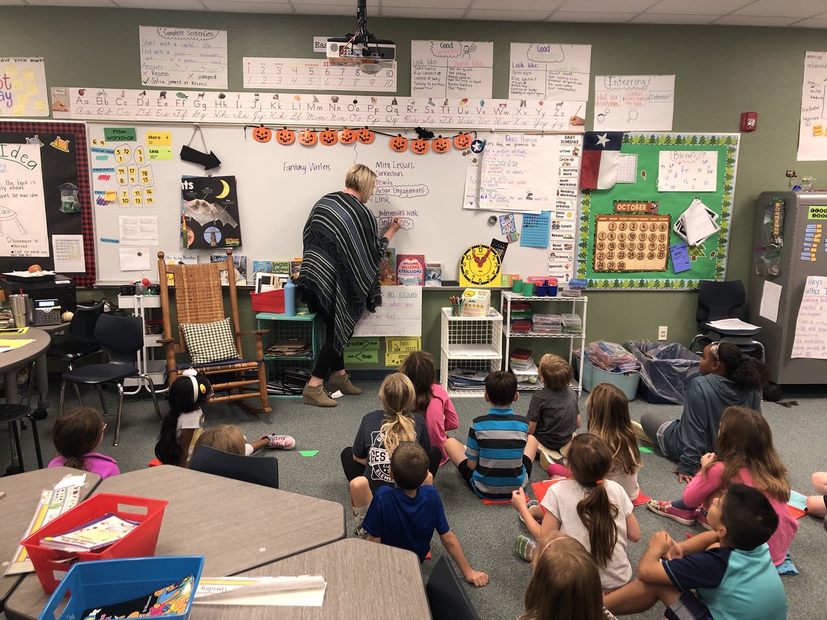 kyliefortune4's tweet image. Thank you @JennaBrosette for coming to our class and teaching writing workshop today! I love learning from you! #GESshineon #gcisdhumanities