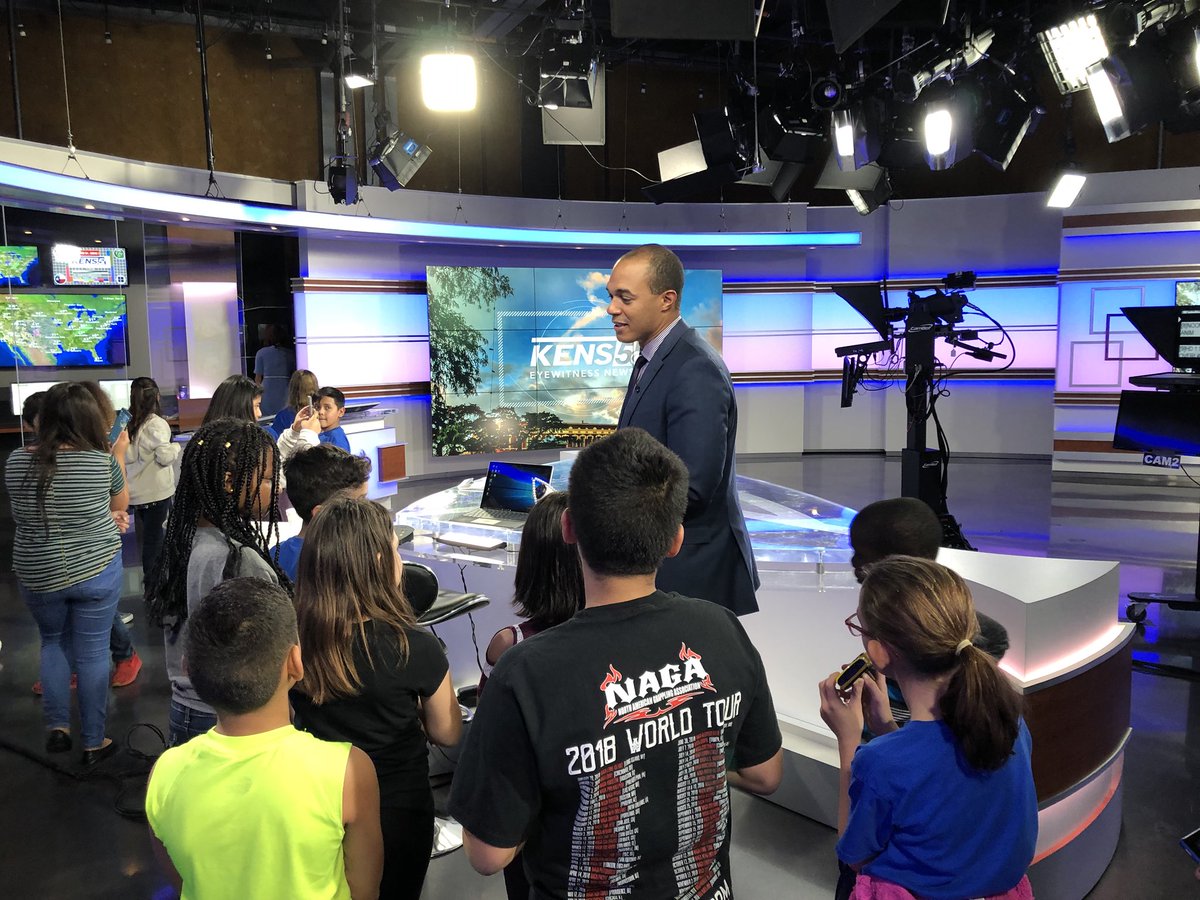 Ms_Surach's tweet photo. We had an AMAZING time touring the @KENS5 studio for our attendance field trip! We also got to see a live broadcast of the show. Thank you @ChristySmullen and @BillTaylorKENS5 for giving my students this unique experience! #StarWildCard https://t.co/0u5gcuMrgu