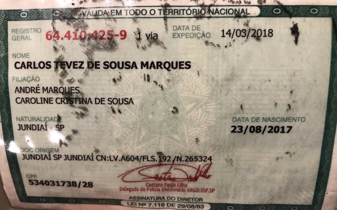BocaJrsOficial's tweet photo. Carlos Tevez conoció a Carlos Tevez en el hotel de Boca en San Pablo: un fanático del Corinthians y de Carlitos bautizó así a su hijo. https://t.co/Oh1W6BxNuX