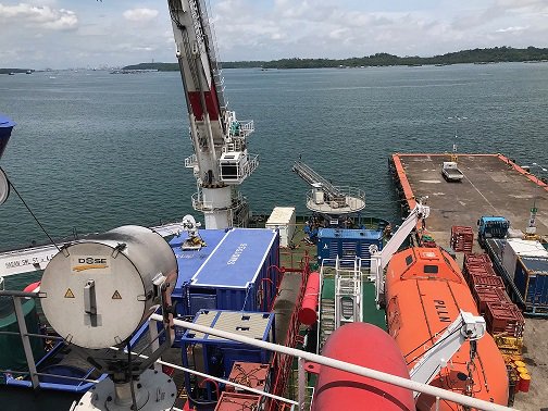 ShelfSubsea's tweet photo. Shelf Subsea mobilising the Ampelmann Gangway for accommodation work off Balikpapan on the NPP Nusantara. https://t.co/AEoARX1NOe