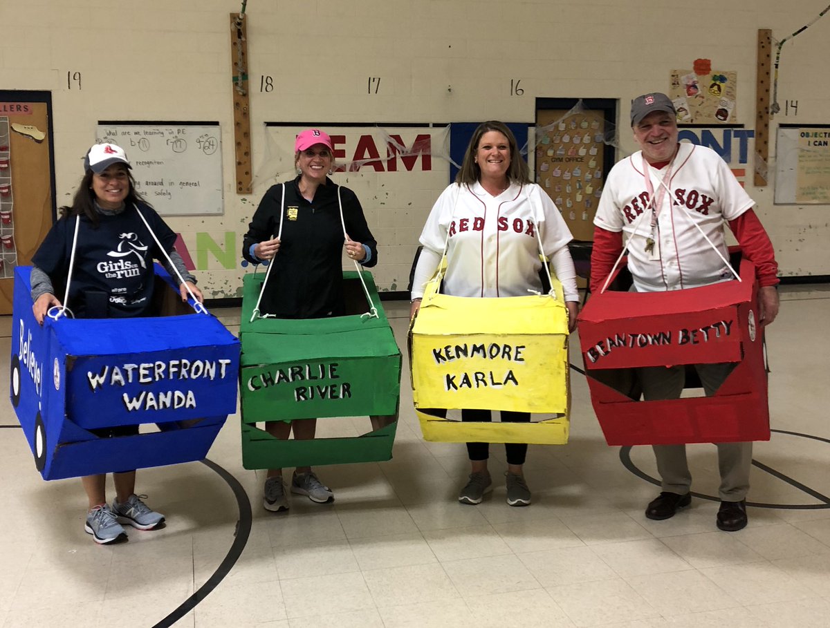 MonetteStacy's tweet photo. This was a fantastically fun evening with LPS little ones....great idea @PrincipalTWelch @n_reed3 @MrsKnowlesVP @RedSox #duckboatparade https://t.co/Do72w91Ota