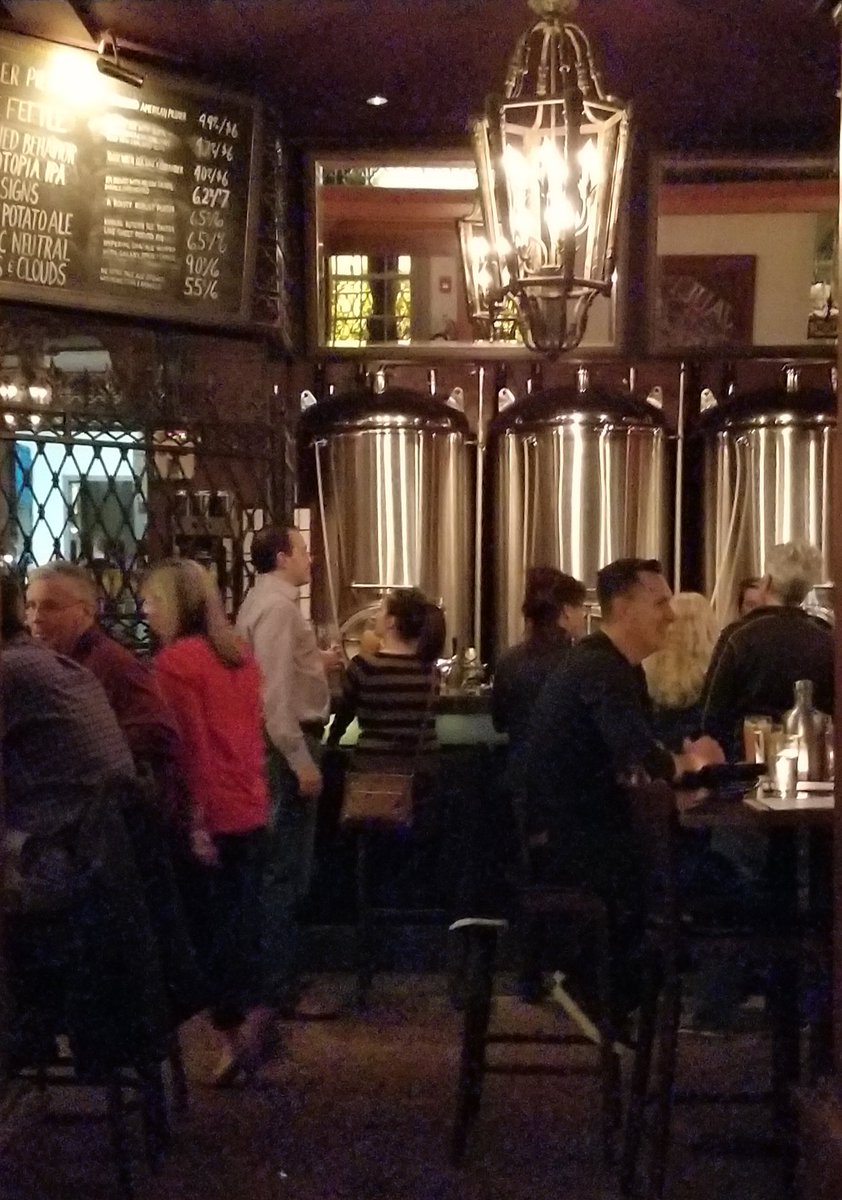 EunnieM's tweet image. #VaultBrewing I am trying #LearnedBehavior it tastes like beer and lemonade. Very interesting.