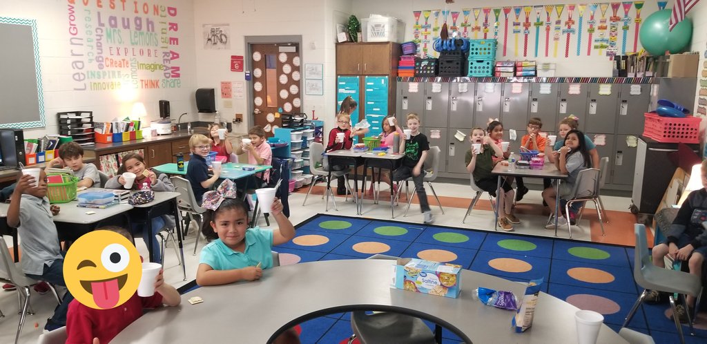 LemonsLearners's tweet photo. We read Bone Soup today! Sequencing, creepy crawly ingredients, friendship, and a super yummy treat! #Lemonslearners are a pretty cool bunch of kiddos. #SoaringInSecond https://t.co/Sg2adcBtLn