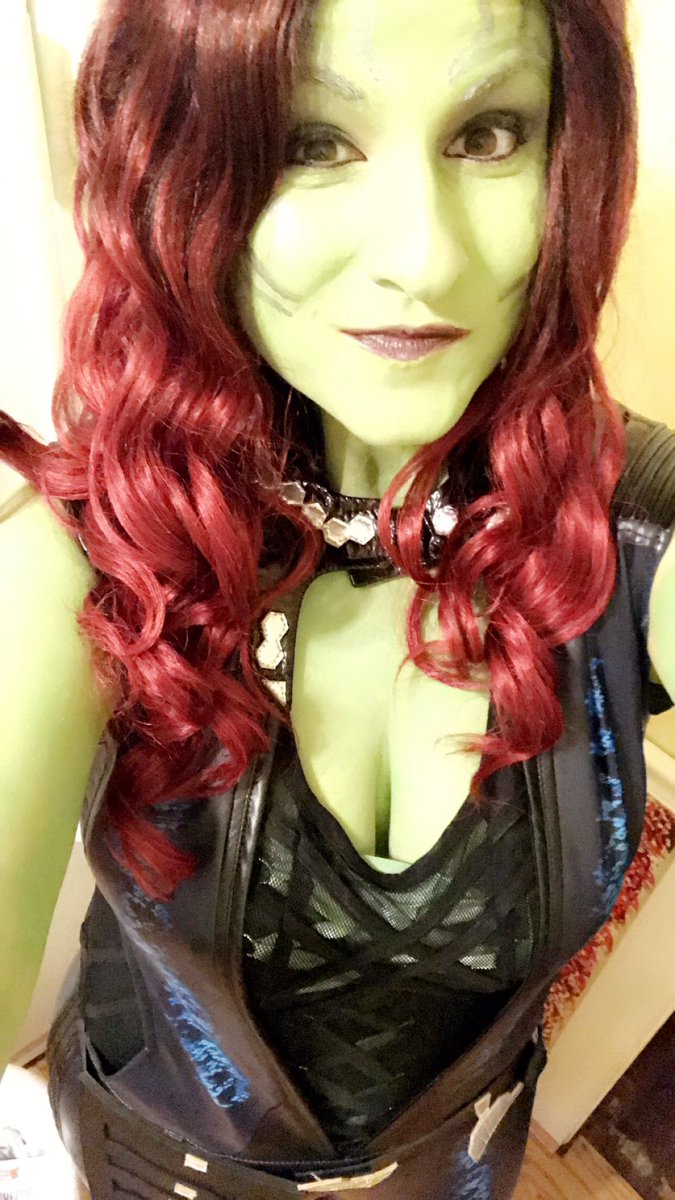 lindsdawn90's tweet photo. On the lookout for @prattprattpratt 😁 #HappyHalloween2018 https://t.co/NcXfegmyrJ