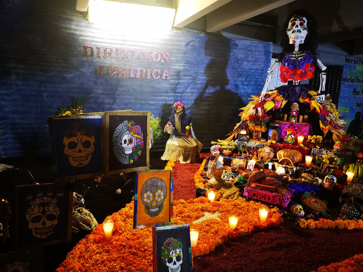 CdeAbastoCDMX's tweet photo. Para celebrar el #DíaDeMuertos2018, autoridades de @CEDAFideicomiso inauguran pasaje de ofrendas en el bajo puente de I-J de la Central de Abasto CDMX. Los altares retoman temáticas sociales y culturales de #Mexico https://t.co/yS2RaxPWoU