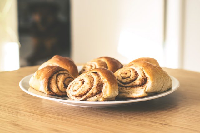 #Recipe: We’re on a roll! Get your baking pans ready and get baking – these mouth-watering easy Cinnamon Buns from @FoodNetworkCA are sure to be hit! bit.ly/2p71J9B #FrigidaireCanada