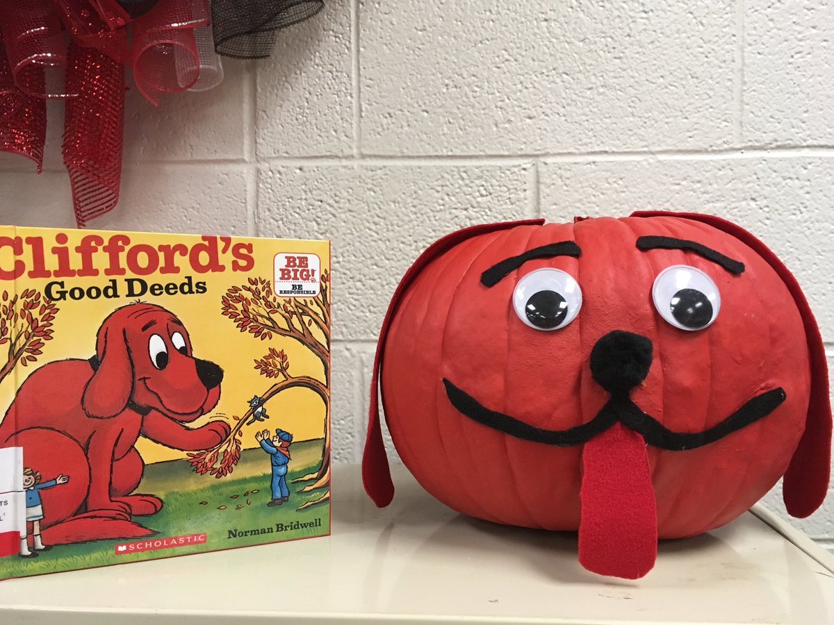 KarianLibrarian's tweet photo. Some Cliffords in pumpkin form from @shawnbradley and @katieforbes #bookpumpkins #scholastic https://t.co/4EhxTDdUvq