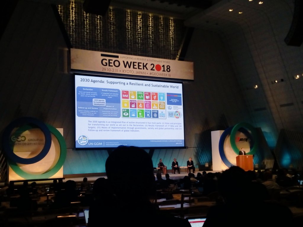 E_Tuohy's tweet image. Keynote speaker, Greg Scott, from @UNGGIM highlights how EO data will contribute towards the 2030 agenda for #SustainableDevelopment 🚀
#GEOweek18 #ClimateAction #ClimateJustice #SDGs