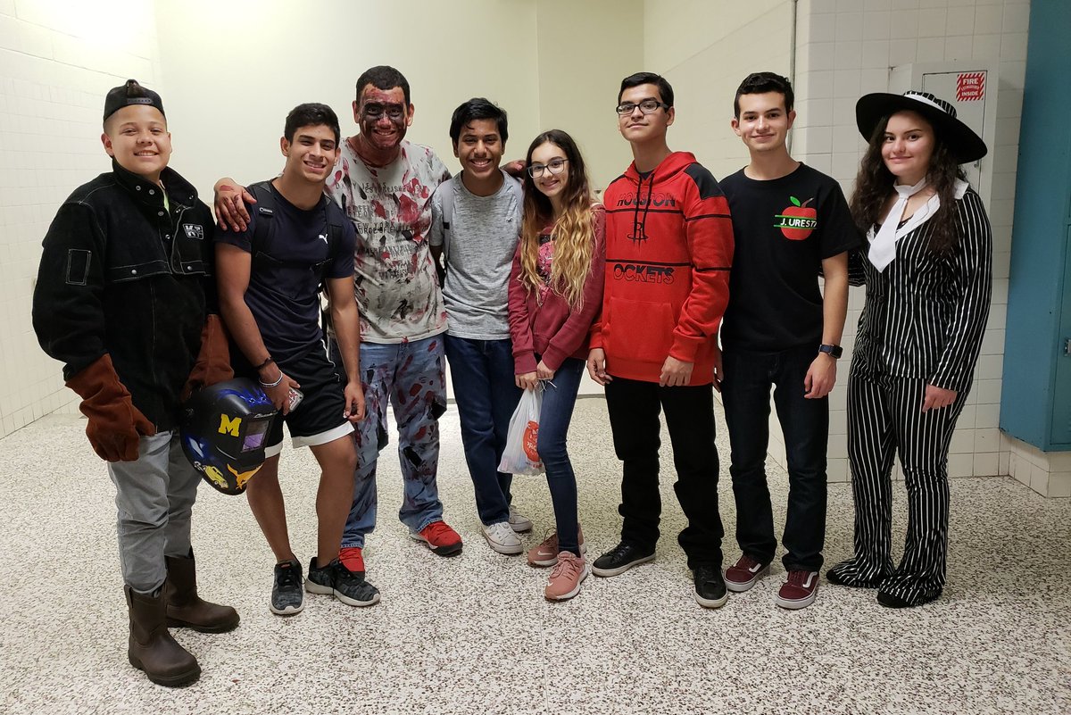Deafmustangs's tweet photo. Our members tonight at the Spooky Stangs HALL-oween #MustangPride🤟 #HappyHalloween https://t.co/RlXXumqlQx