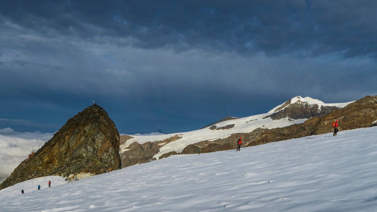 Csvakansi's tweet photo. #Monterosa 

https://t.co/sdTYLPMCok
Instagram: csvakansi

#hikingadventures #trekking #outdoors #instamountain #latergram #instatravel #reisen #urlaub #travelphoto #Italy #travelgram #hiking #naikgunung #instadaily #traveltips #Mountaineers https://t.co/Fp90WMyVtt