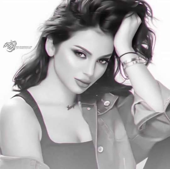 أنا لست ضعيفة ولا قليلة الحيلة ولست عاجزة  عن  رد الاساءة بالاساءة ..  ولكني قوية ب أخلاقي 
وذوووؤءقي العالي.. 
وجريئة بأدبي  .. وراقية بتحفظي وصمتي .