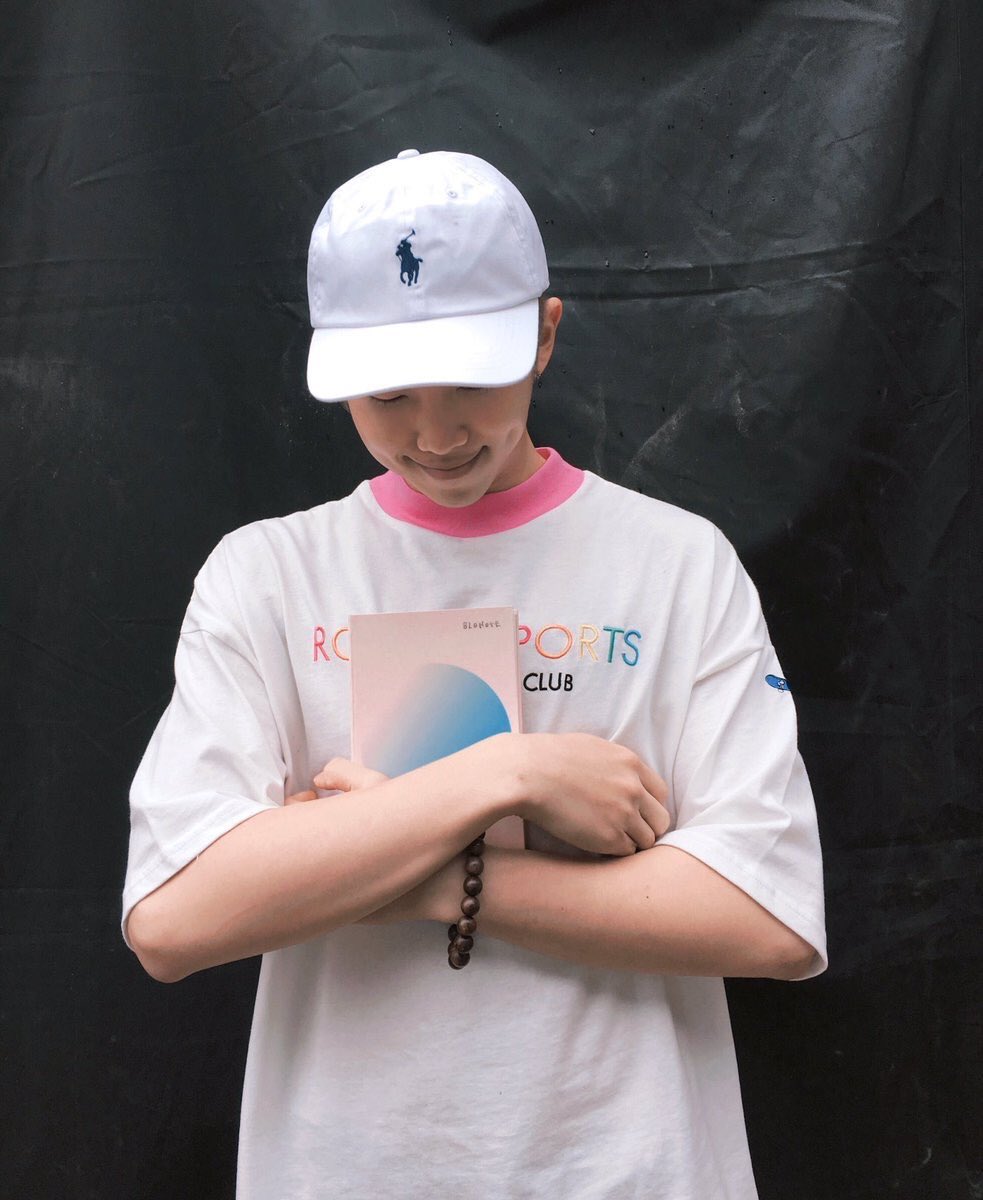 when tablo released his book "blonote" in 2016, he gave namjoon a copy and wrote a cute, personal note inside of it :((((((