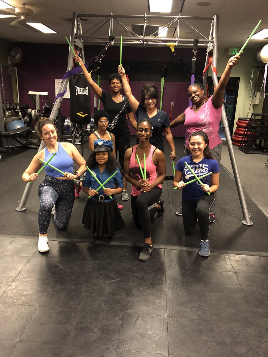 SWEATFitnessCtr's tweet photo. #HappyHalloween-Eve! Oh, that’s not a thing?Okay.🤷🏾♀️ Passing out eye candy because we’re looking fabulous in our SWEAT!#noSWEATnoBEAUTYnoSQUATnoBOOTY right?😜💚
A #POUNDfit party’s a party you don’t want to miss,so get #3freeclasses @ https://t.co/knic89mKn7 &rockout w your fam!🎃 https://t.co/cWlaPTmDcQ