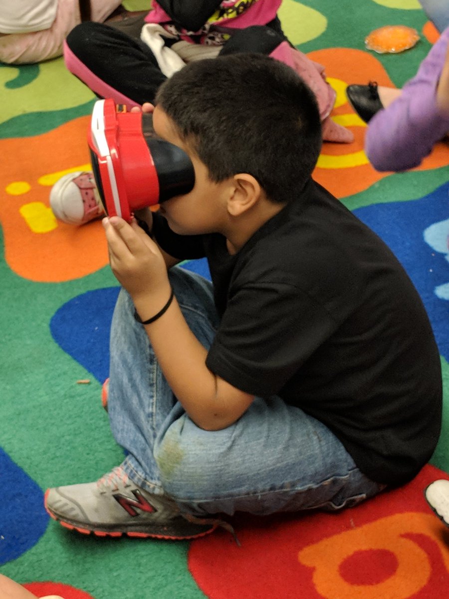 PrimarySparkles's tweet photo. Our virtual reality field trip to the moon was amazing! #mallardproud #gridleyed  Thank you @GUSDTechTeam @k_kemmis @FostersFirsties for setting it up! https://t.co/6X8ly1k67F