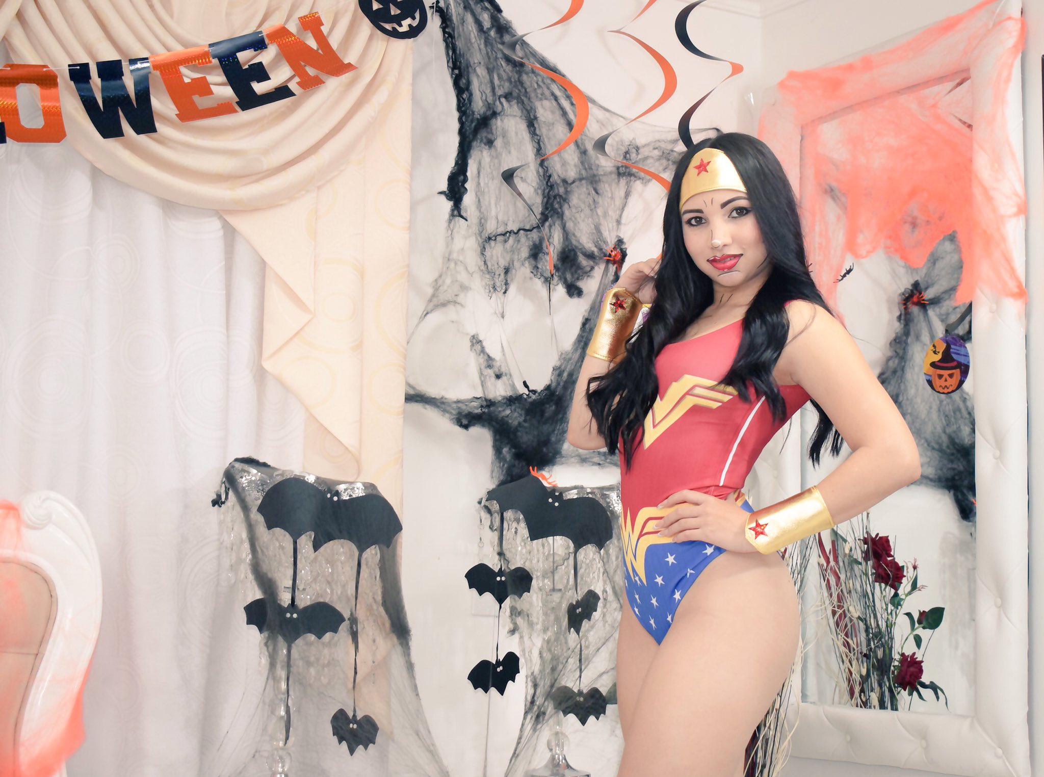 1 pic. Wonder Woman 🎃 I enjoyed a lot spend the day with you and get ready for the next ! https://t.co/irG8wO692k