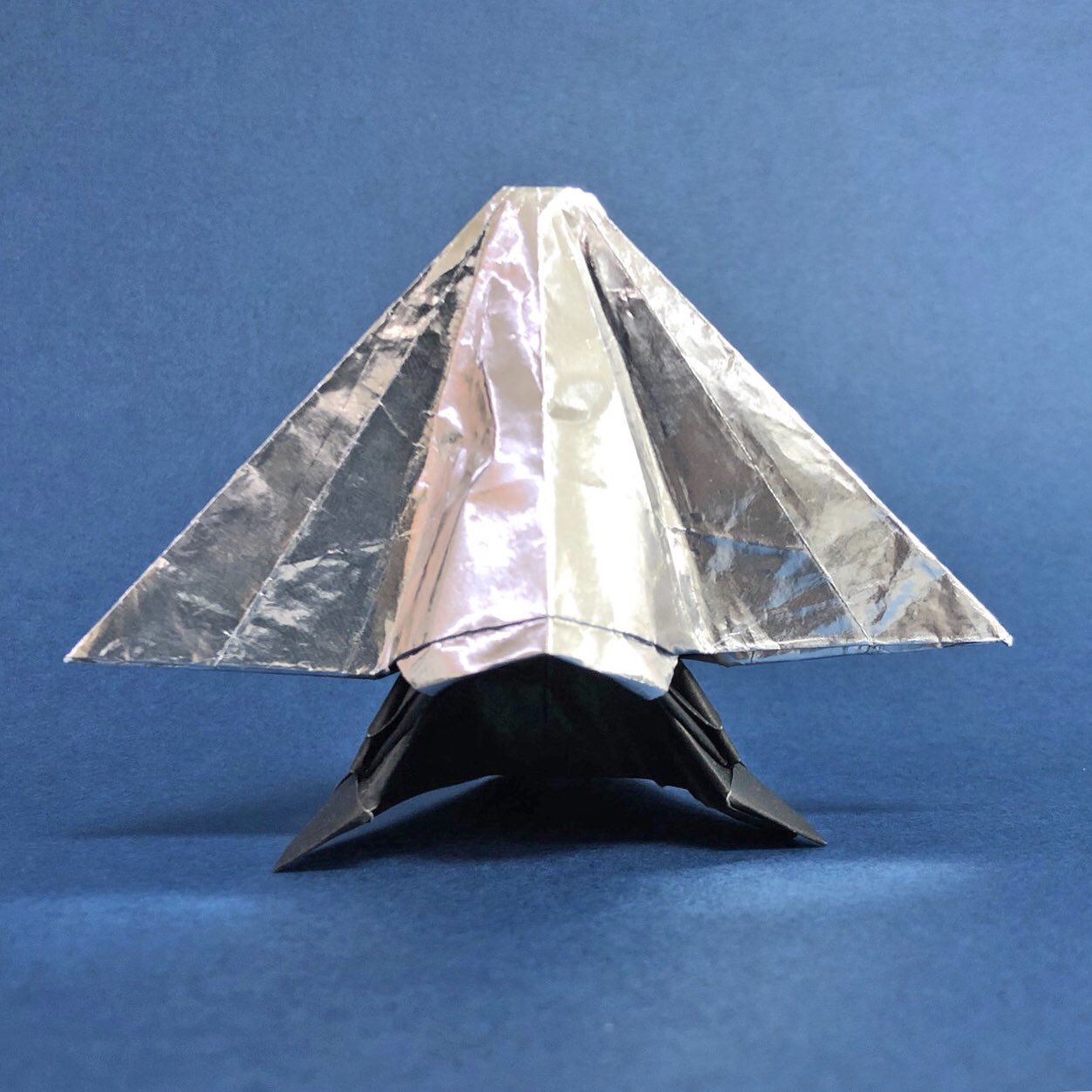 折武者 加藤嘉明公の兜 富士山形張懸兜 の折り紙 折り直し イカ感が増したような気もするが 富士山でっせ 加藤嘉明 公 富士山形張懸兜 賤ヶ岳の七本槍 変わり兜 兜 折り紙 折り紙兜 T Co U6ktqew2m2 Twitter