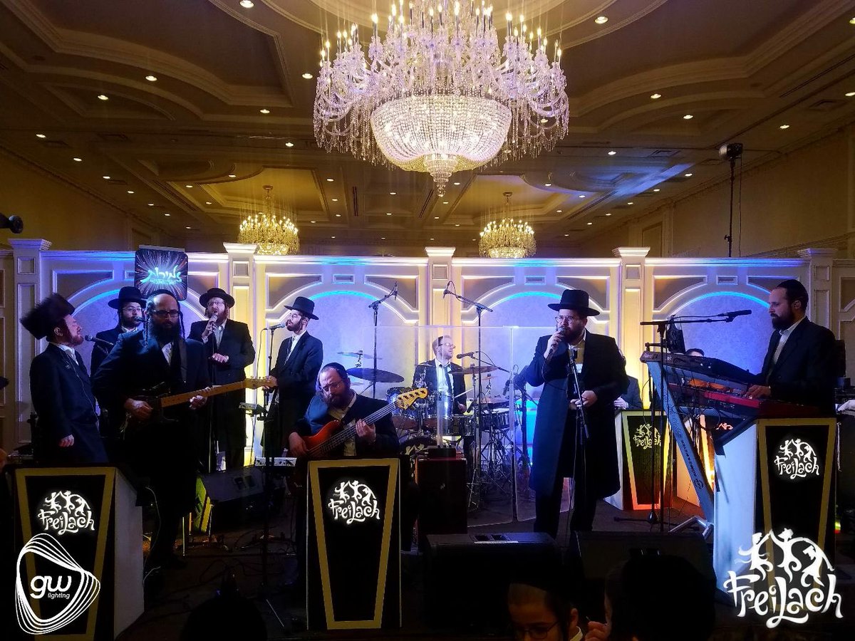 🎩 #wedding 
🎵 <a href="/TheFreilachBand/">Freilach Band</a> 
🎤 <a href="/sheaberko/">Shea Berko</a> 
🎙 @ZemirosChoir 
🎼 #VilchovitzHall
💡 <a href="/GW_LIGHTING/">GWLIGHTING</a>