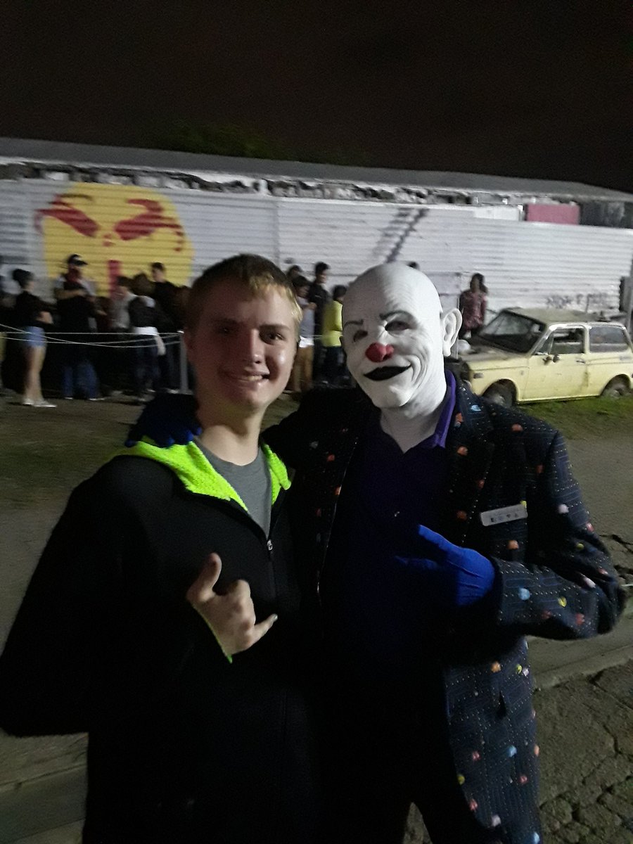 Leway779's tweet image. Went through hangman's haunted house today and met this amazing fella