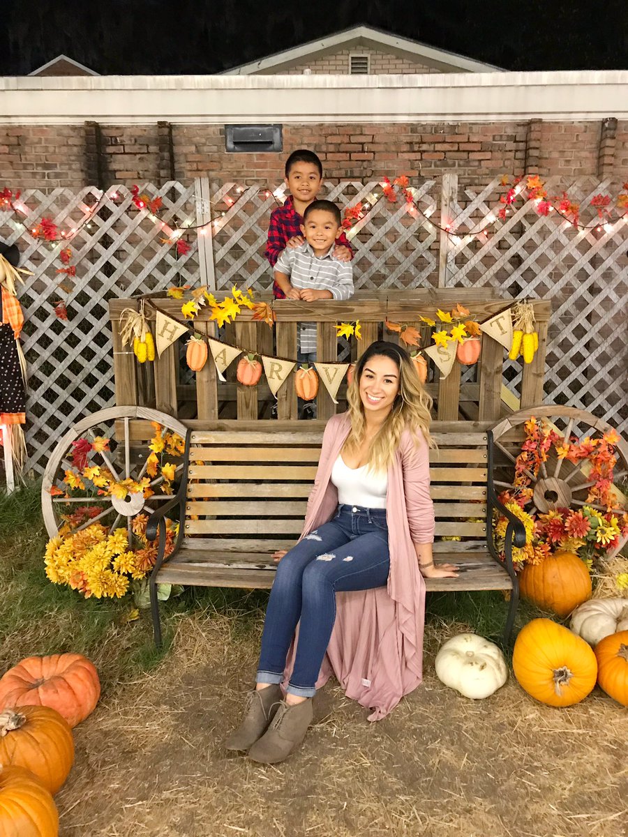 ohmyveee's tweet photo. #pumpkinpatch2018 🍂 https://t.co/OclUhoXtn7