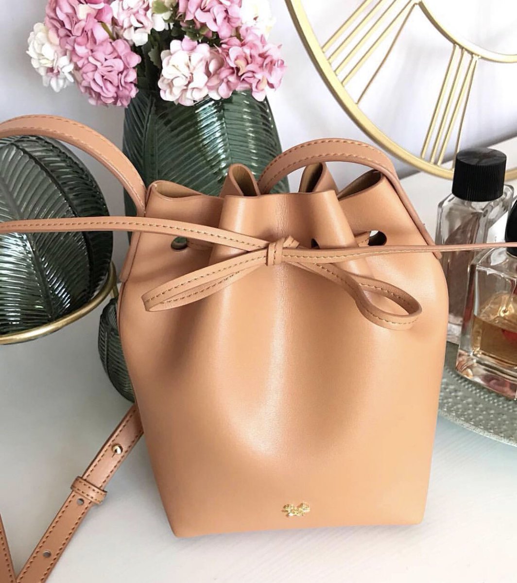 EminiHouse's tweet photo. Beautiful bucket bag! Attending early bird booking and wait 45days, buy this bag only 50%off. More details in https://t.co/ti0Zps4lcy #EarlyBirds #prebook #preorder #eminihouse #fashionbag https://t.co/EC2hK6UCyz