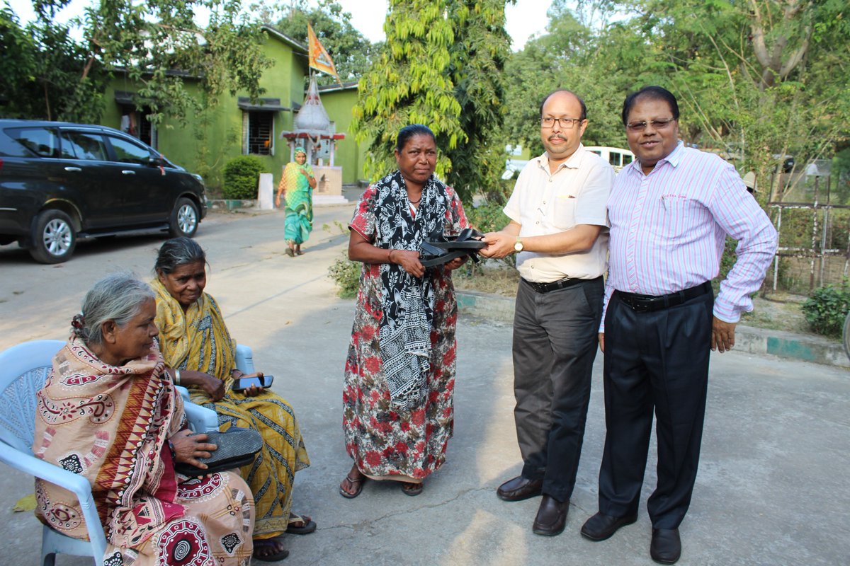 JindalFndn's tweet photo. Distribution of customized Micro Celluar Rubber(MCR) shoes among Persons Affected with Leprosy (PAL) in presence of Chief dist medical officer, Raigarh; Chief dist medical officer, Janjgir; Red cross society Head, Raigarh & Dist Leprosy officer Raigarh. #JSPL Raigarh #ProjectSneh https://t.co/BrVwY1ajTI