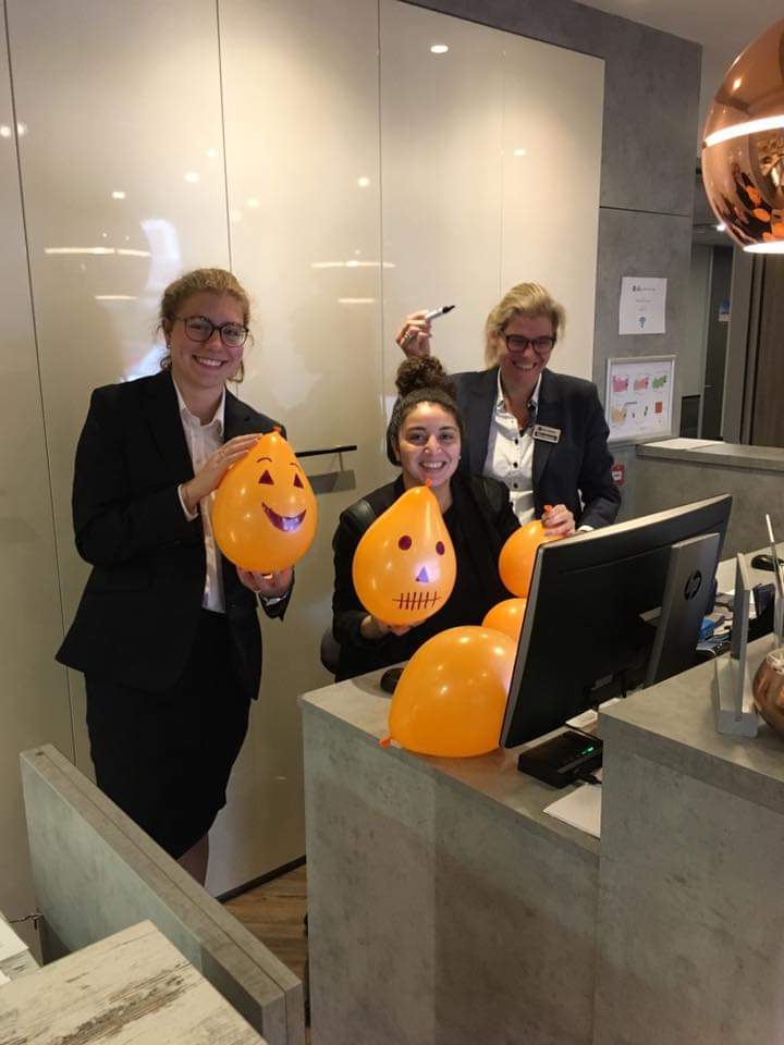 AssistentBw's tweet image. De voorbereidingen zijn getroffen! Nog even en we kunnen van start! #BestWestern #Halloween2018  #DenHaag #archipelbuurt #hotel #BestWesternhotelDenHaag