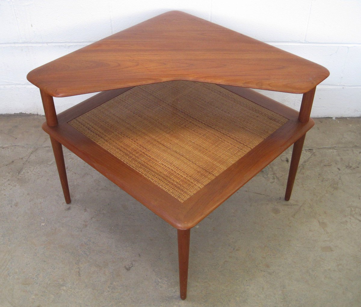 MattFragile's tweet image. Contrasting Colours, Exotic Veneers, Organic Forms, Cabinet Makers Guild, Multiple Design Awards @modernshows #DesignClassics #MOMA #NotOnYourHighStreet see modernshows.com/shows Advance tickets
