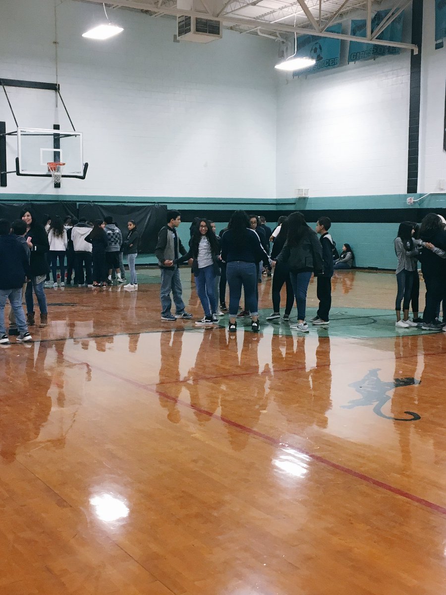 catherinedoc12's tweet photo. It’s happening... Uniting two campuses! #OFOD at its best!! Del Valle Middle #WeDeliverExcellence #THEDISTRICT #LeadershipMatters @CaminoRealMS @vvmslibrary @Acuna008 https://t.co/AsAbQWgz4O
