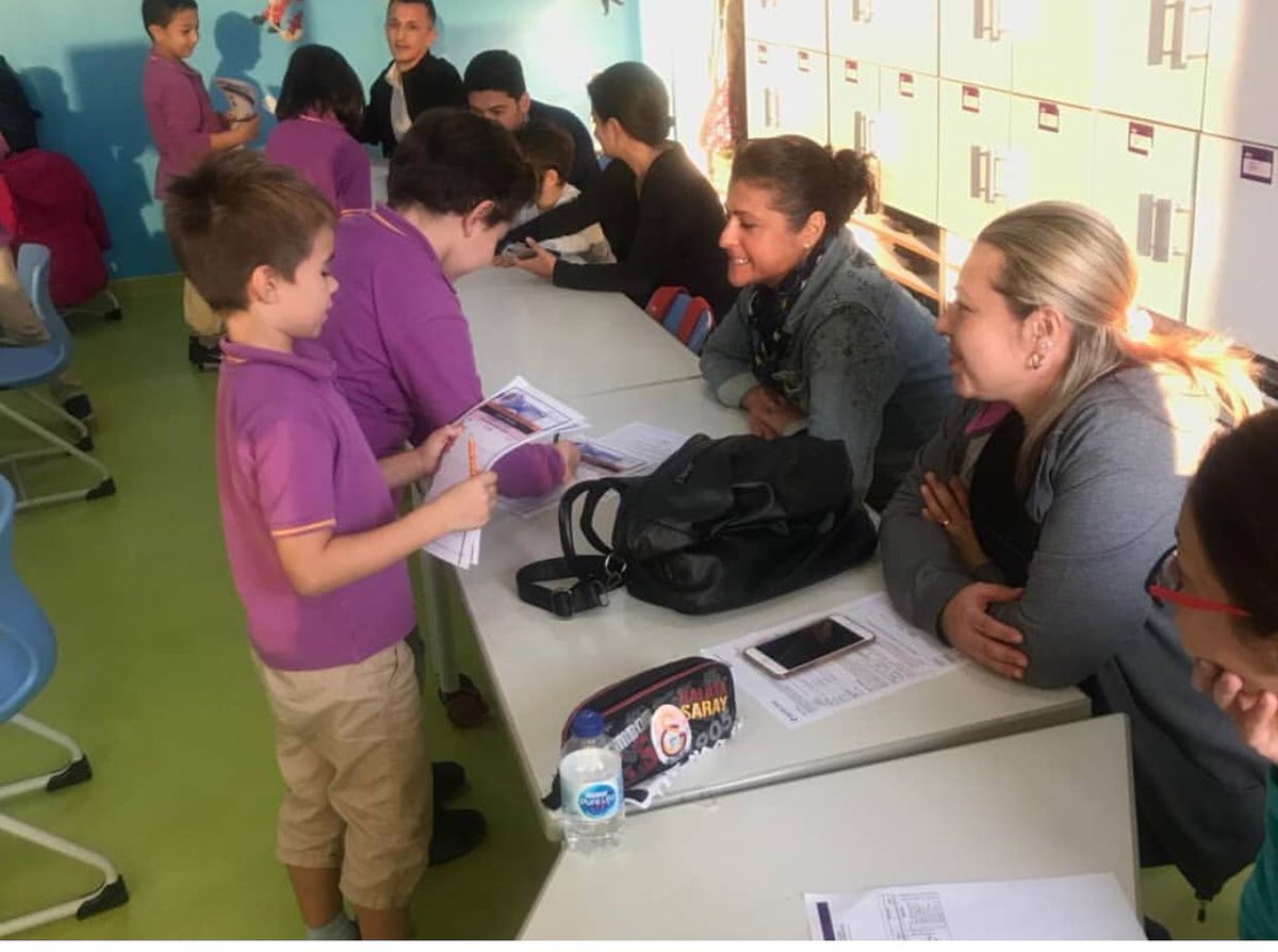 haticesenverdi's tweet photo. Başarılı ve keyifli sunumlarının sonunda öğrencilerimiz sertifikalarını aldılar👏 @EnverYucel #firstCLILproject #UEnglish #ELA https://t.co/30Z9UpL4WE
