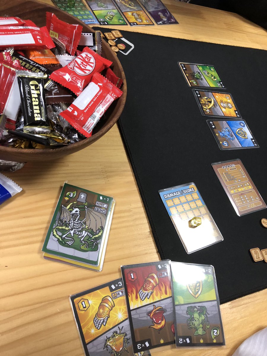 SnowRabbitGame's tweet image. 今日はお持ち込みゲームもたくさん遊ばれてとても賑やかでした！
自作ゲームのテストプレイや初めて広げるゲームもみんなでルールを読みながら自然と楽しめる雰囲気も 雪うさぎ の良さだと思います ᙏ̤̫͚ ♡゛

次回は一週間後 11月21日(水)です お待ちしております！
 ✧*｡٩(ˊωˋ*)و✧*｡