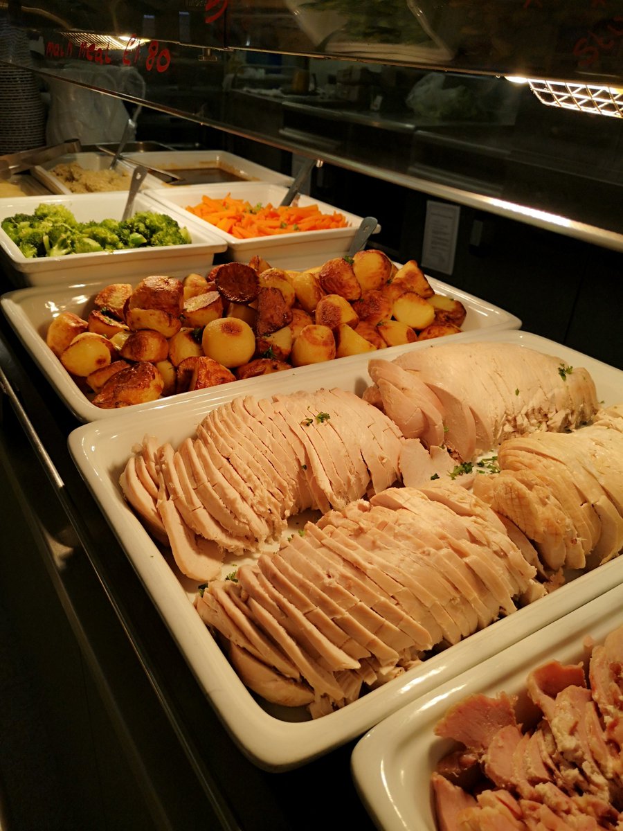 We had 61 special guests for lunch at @Neatherd today to help us celebrate #RoastDinnerDay including residents from a local care home and children from local primary schools. #NationalSchoolMealsWeek #Schoolmealsshoutout #norsecatering