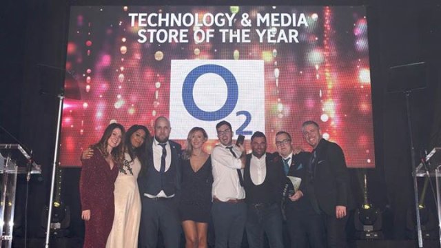 MickFoz's tweet image. Our wonderful team at Manchester Market Street have won the award for 'Technology &amp;amp; Media Store Of The Year' at the Manchester City Centre retailer awards 2018. #WeAreO2 dy.si/7vyrh #TeamO2