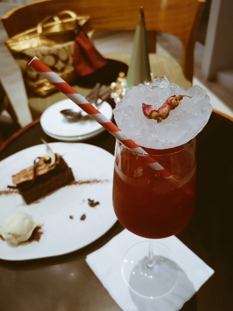 krmalcantara's tweet photo. Appropriately maroon celebratory drink and dessert tonight because WE ARE FINAL-FOUR BOUND, BABY ✨💪❤️💚 #UPFIGHT #UPWIN #MAKE8HAPPEN (labyuuuuu @upmbt huhuhu) https://t.co/wnTcRUzUaU
