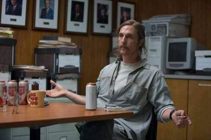 الكلاب تنبح والقافلة تنبح وكل شيء ينبح في هذه البلاد و لا أحد يسير. 👌
"True detective - 2014"