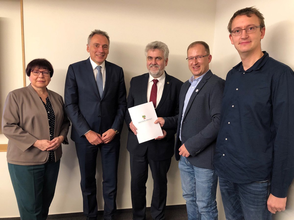 Einwohner und Besucher der Stadt @wernigerode_de können sich auf kostenloses #WLAN freuen: Der <a href="/Freifunk_Harz/">Freifunk Harz</a> wird große Teile der Innenstadt mit frei zugänglichem Drahtlos-Internet versorgen. #SachsenAnhalt unterstützt das Vorhaben mit 16.000 Euro. lsaurl.de/AANP