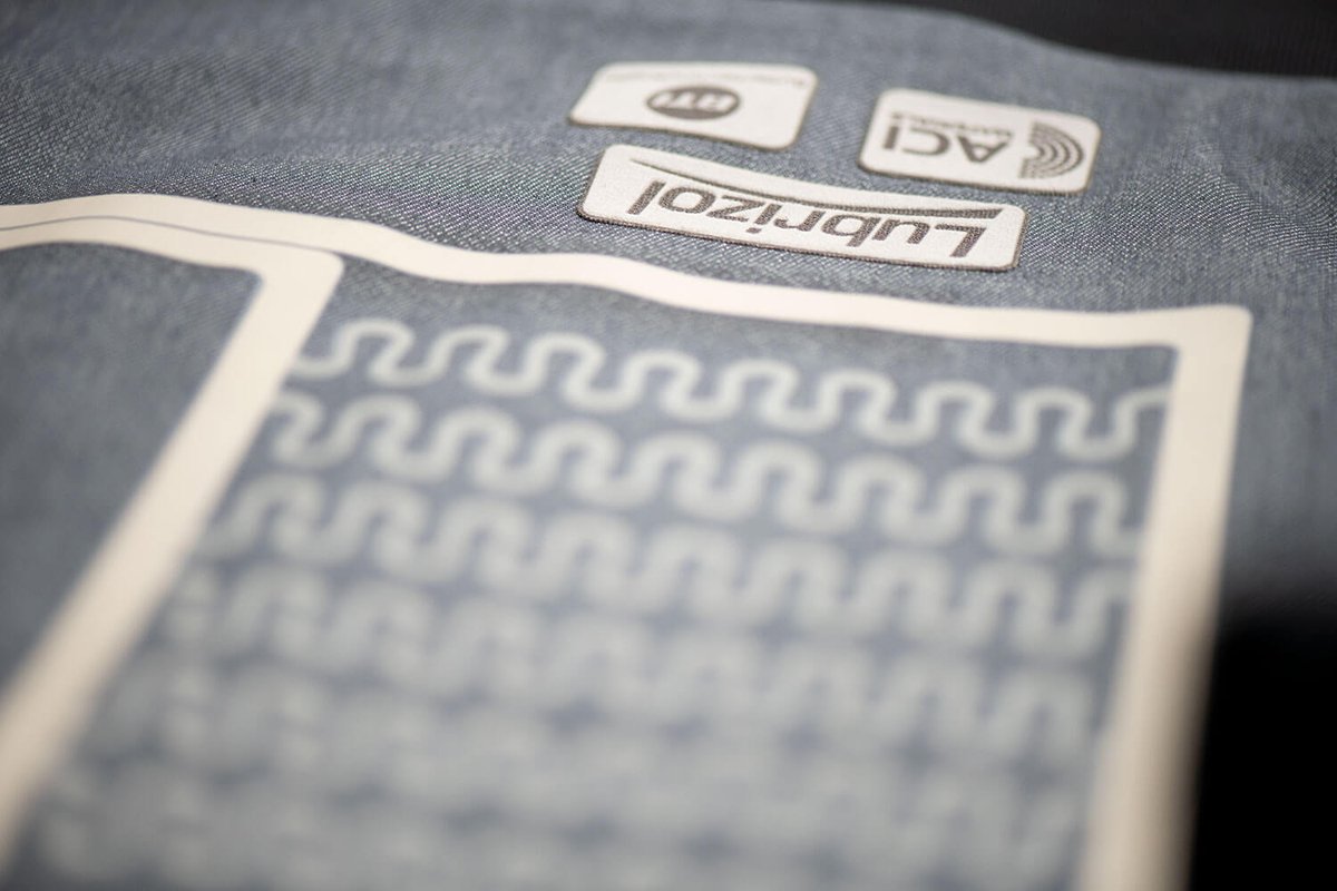 FashNerd's tweet image. FashNerd | A Multiple-Partner Collaboration Designs Functional Smart Jacket With Warmth on Demand 10ng.co/MTCjacket #SmartJacket #SmartMaterials #WearableTech #FashionTech #Collaboration