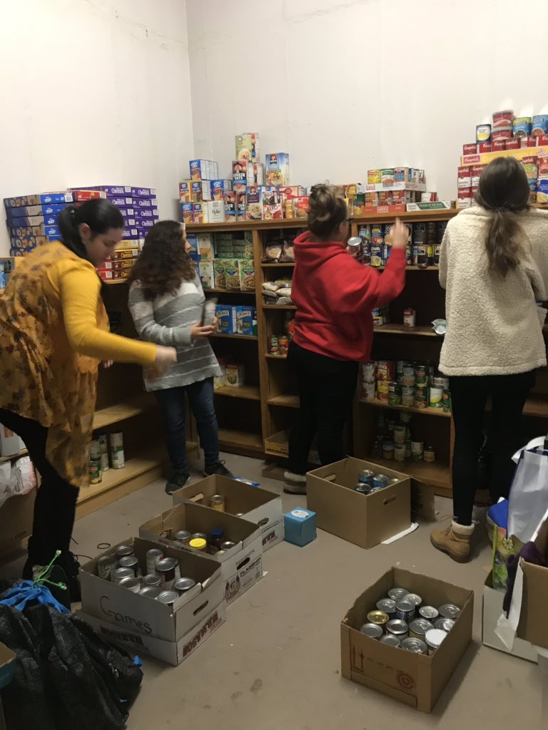 WTA_Bus_Tech's tweet image. WTA FBLA members are sorting and stacking food in the WTA Food Pantry! Getting ready for the Annual Turkey Day Giveaway!