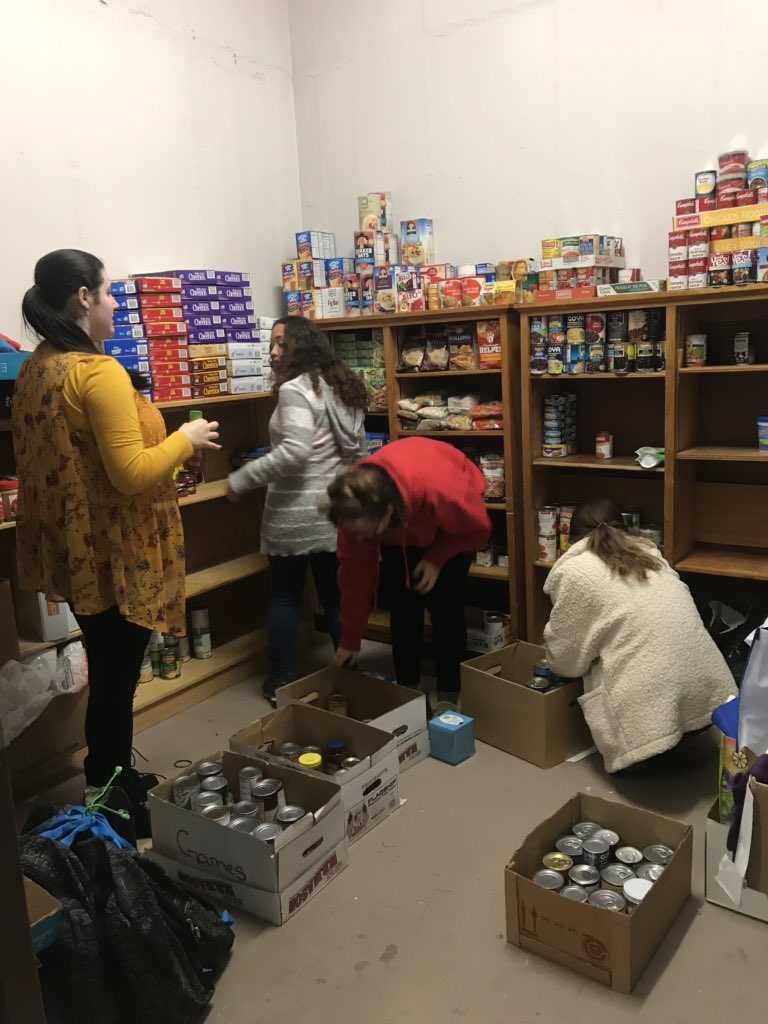 WTA_Bus_Tech's tweet image. WTA FBLA members are sorting and stacking food in the WTA Food Pantry! Getting ready for the Annual Turkey Day Giveaway!