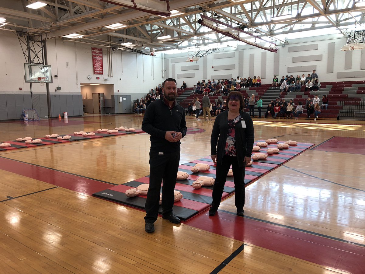 PSD_HealthWell's tweet photo. Eastern PA EMS Counsel teaching Hands Only CPR to 8th grade at OMS! https://t.co/ChjhuFi9Qg
