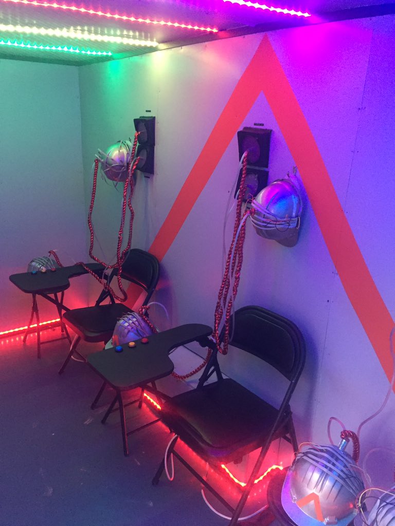 SiobhHendrick's tweet photo. Check out @DrMindflip Travelling Physics Caravan this #scienceweek for a truely unique physics experience...if you dare!! @ScienceWeek @scienceirel #stopandask #BelieveInScience https://t.co/foMS43rMbv