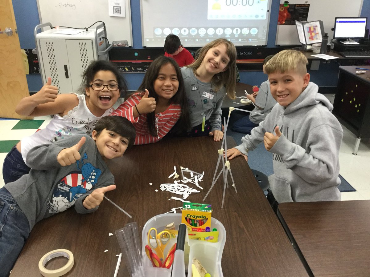 BoldtGT's tweet photo. LEGO Robotics group is more than just building robots.  It’s all about working together to accomplish your goals.  Great team building activity to get our class started.  #ThisIsNorthside @NISDBoldt #legorobotics #thisisboldt https://t.co/tcTAKo26MC