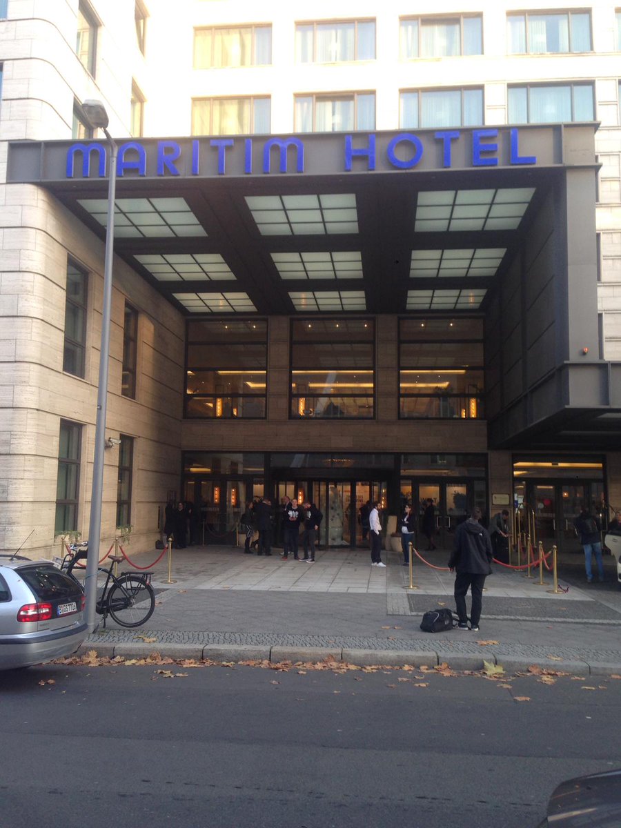 Gleich geht's los: Handels- und Food/Delivery-Experten im Gespräch über die Zukunft ihrer Branchen in Zeiten der #Plattformökonomie mit <a href="/frederic_knaudt/">Frederic Knaudt</a>, <a href="/dom2dom/">Dominik Dommick</a>, @Udo_Kiesslich, <a href="/t3killer/">Marco Boerries</a> und <a href="/Indivijoel/">Joel Kaczmarek</a>. Mehr unter bit.ly/2QCu6bP. #dhk18 #retail #wirverstehenhandel