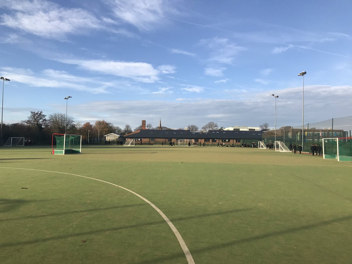 MissBathurstPE's tweet photo. Introduced the mile walk/run this morning to our year 7 forms ! It was fantastic to see how many happy smiling faces to start off the day! Well done everyone! #milerun #earlybirds #activechildren https://t.co/cVleUTyKAu