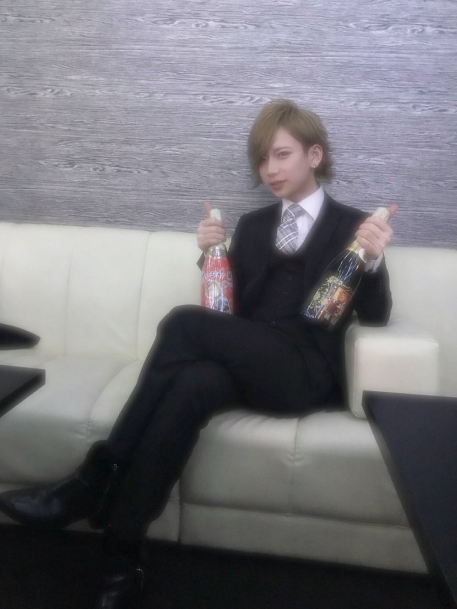 xx72_sena's tweet photo. 20歳になって大阪から歌舞伎にきた橘です🙋‍♂️

韓国とのクォーターで、K-POPオタクしてました🙄

左利きのAB型です！

これくらいしか、自己紹介できひん。

後は直接お店に来て、どんな人か確かめてください😁

ちなみにこっちもうすぐ1000人なんで良かったらフォローしてください

#拡散
#RT https://t.co/JX4ncnj0qX
