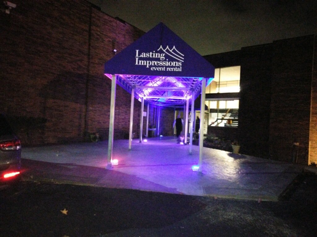 LIrentsEvents's tweet photo. We loved hosting the Wedding Pros of Columbus event in our showroom last night. It was a great turnout and we look forward to hosting this event again in the future! https://t.co/FaTgSL6BlQ